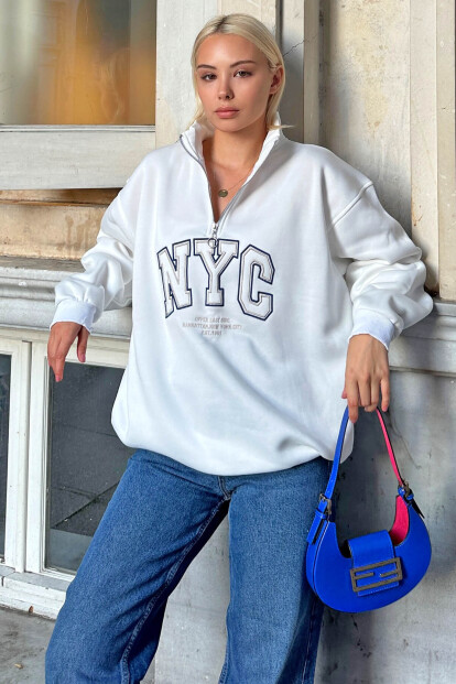 Beyaz Dik Yaka Fermuarlı NYC Nakışlı İçi Polarlı Kadın Sweatshirt 