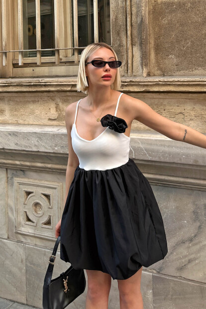 Beyaz İp Askılı Gül Detay Balon Etek Kadın Mini Elbise - 3