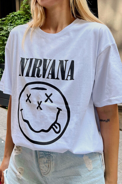 Beyaz Yeni Nirvana Baskılı Oversize Kadın Tshirt - 2