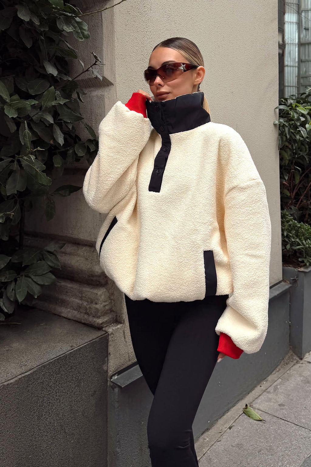 Bej Tedy Nakış Garnili Yarım Düğme Kadın Peluş Sweatshirt