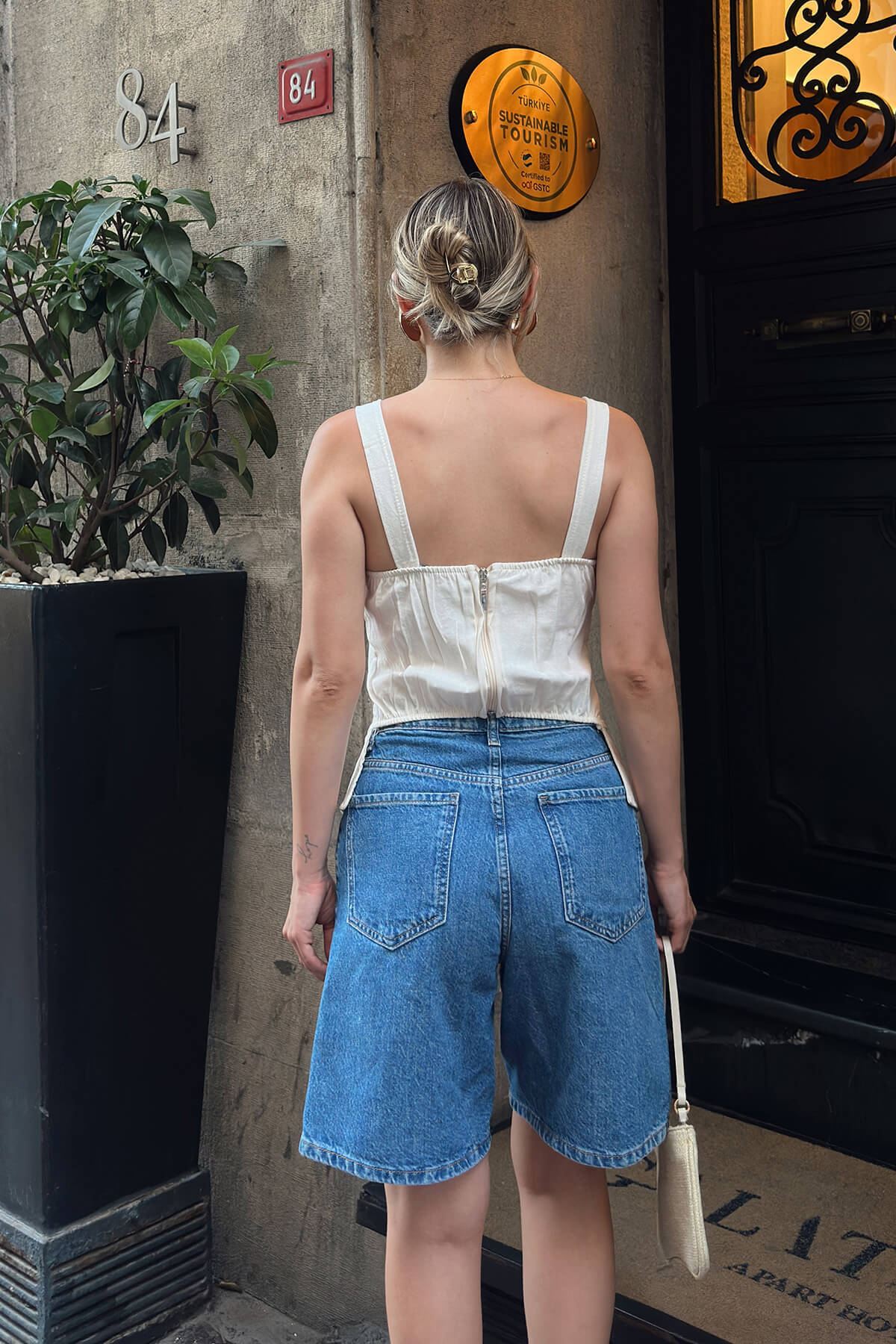 Bej Gesi Bel Dilimli Kalın Askı Sırt Fermuar Kadın Crop Bluz