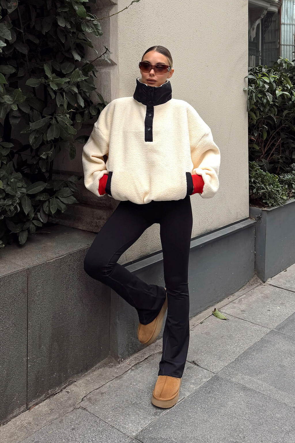 Bej Tedy Nakış Garnili Yarım Düğme Kadın Peluş Sweatshirt