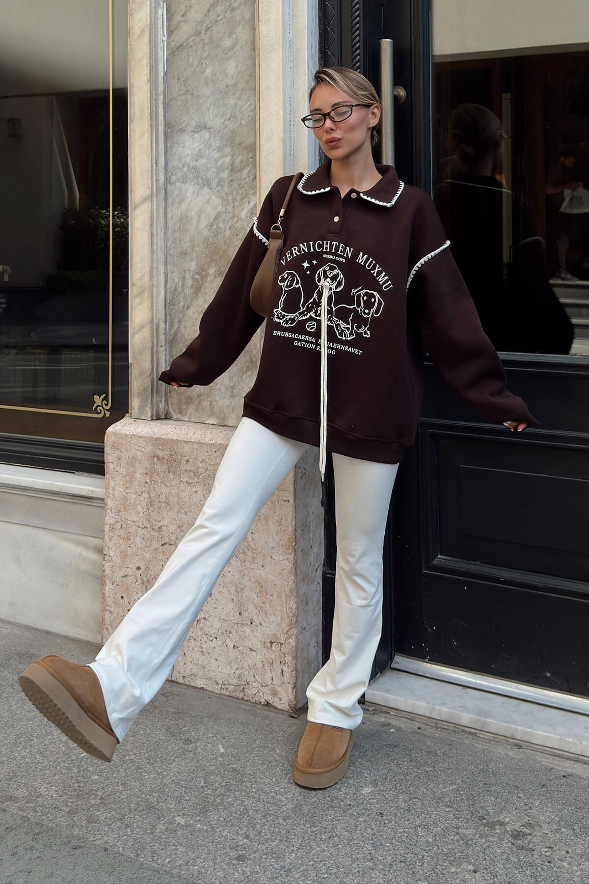 Kahverengi Polo Yaka Çoban Dikiş İçi Pamuklu Dog Baskılı Kadın Sweatshirt 