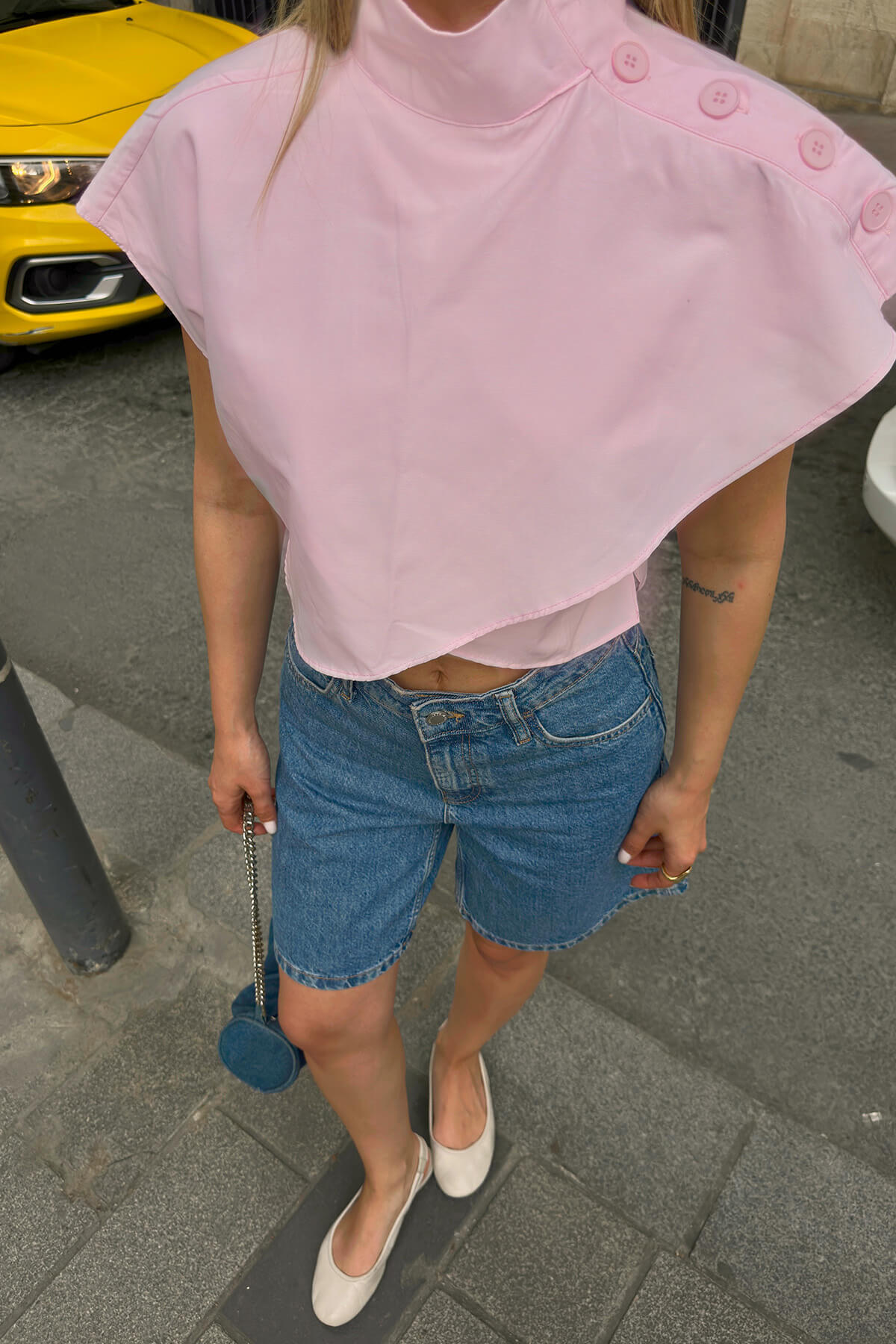 Pembe Dik Yaka Omuz Düğme Detay Ön Asimetrik Çapraz Katlı Kadın Crop Bluz