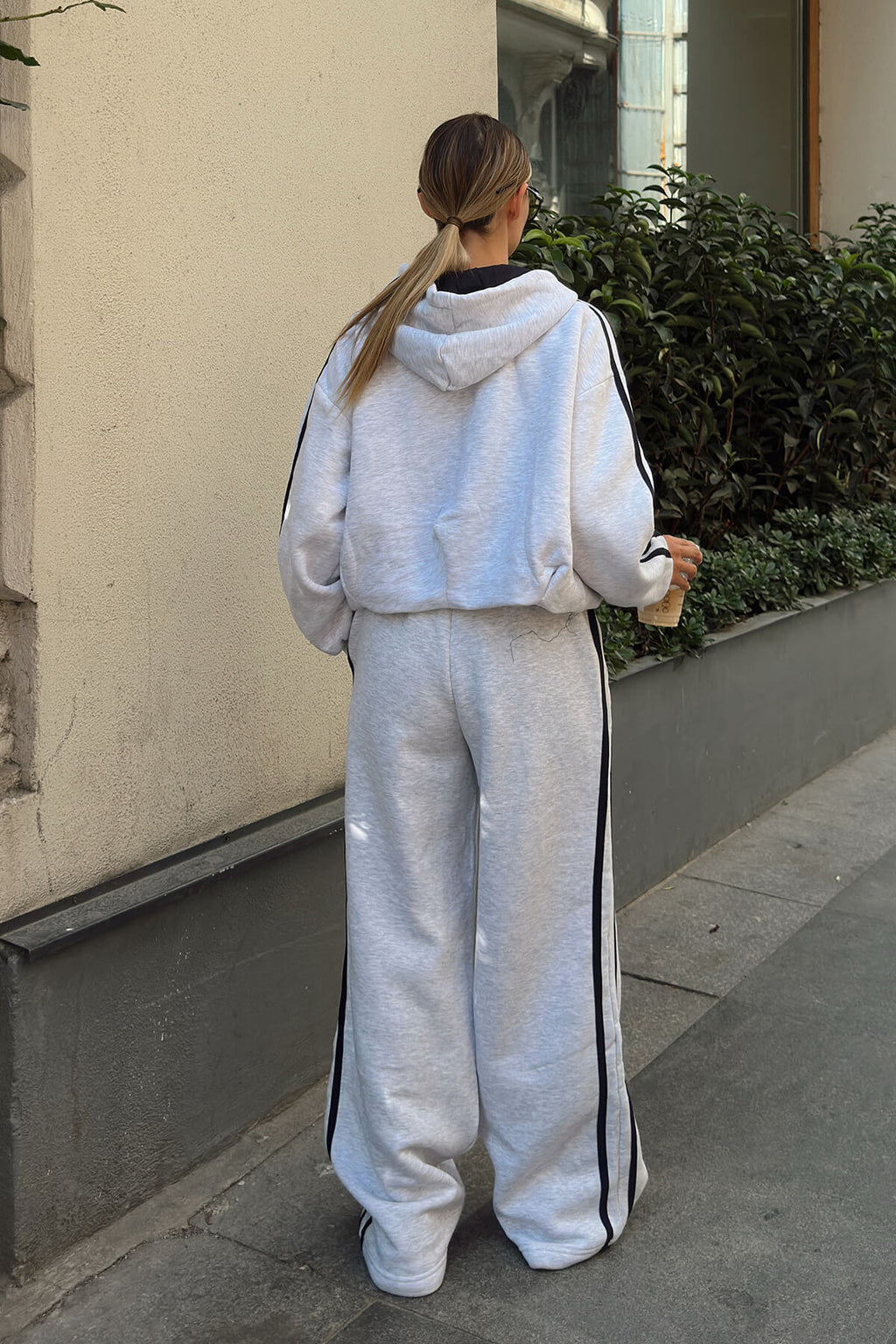 Gri Kapüşonlu Oversize Bomber Sweatshirt ve Çift Lastikli Bol Paça Eşofman Altı Şardonlu Kadın Eşofman Takımı 
