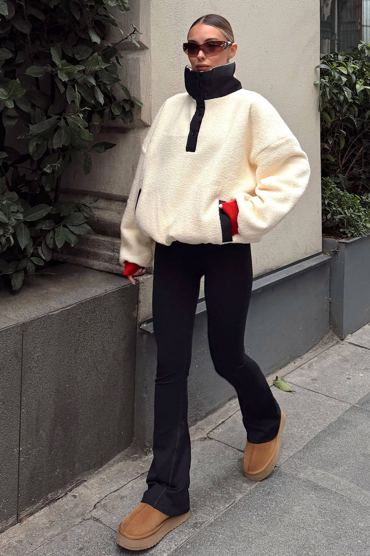Bej Tedy Nakış Garnili Yarım Düğme Kadın Peluş Sweatshirt