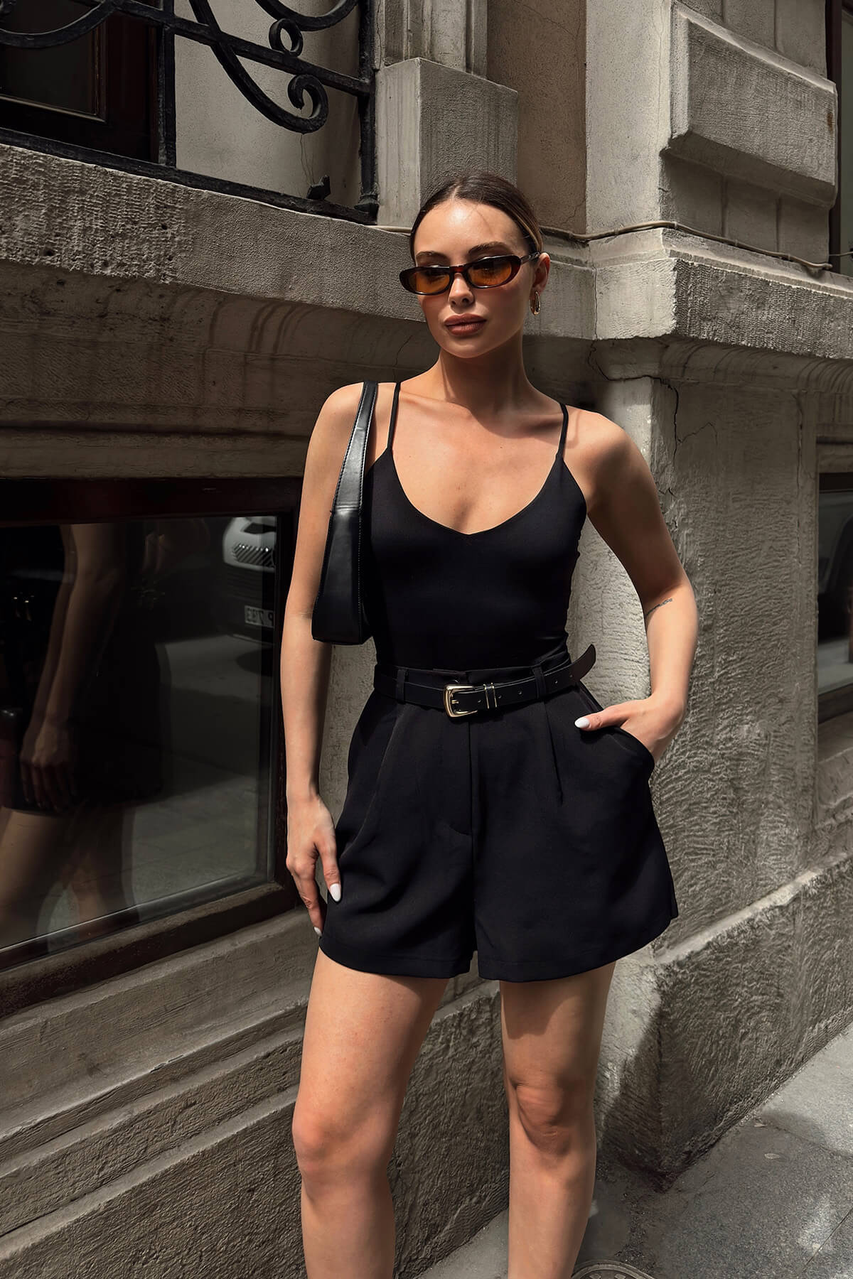 Siyah Yüksek Bel Cepli Pile Detay Kadın Midi Boy Şort