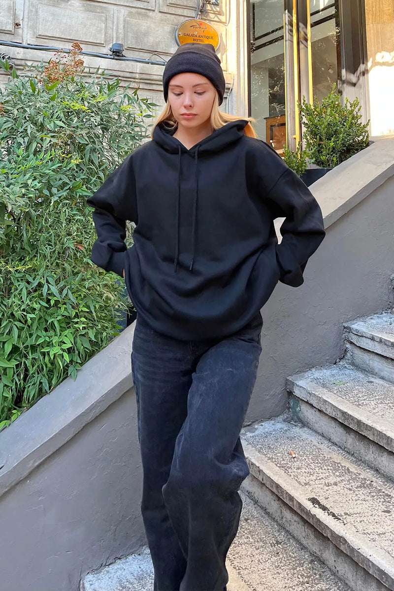 Siyah Essentials Arka Baskılı Kapüşonlu İçi Pamuklu Kadın Sweatshirt