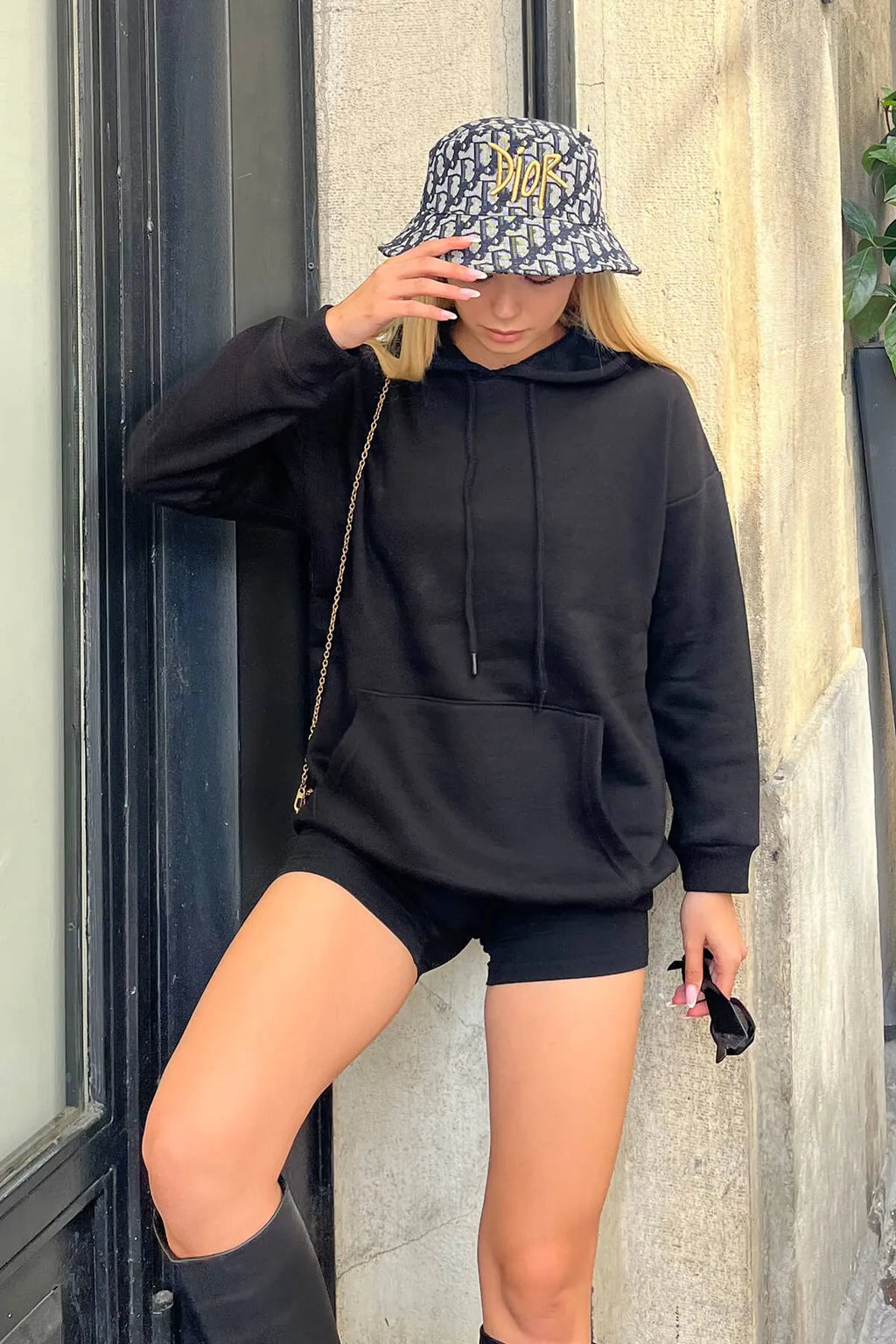 Siyah Kapüşonlu İçi Pamuklu Kadın Basic Sweatshirt