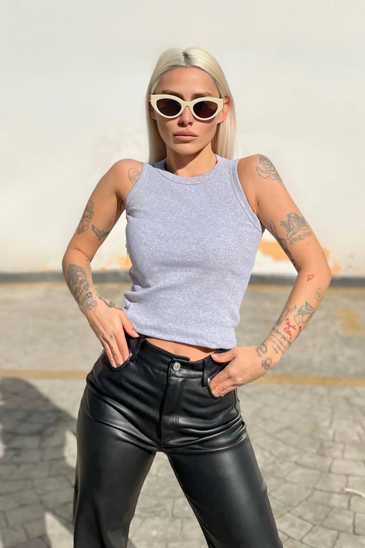 Gri Sıfır Kol Bisiklet Yaka Crop Bluz