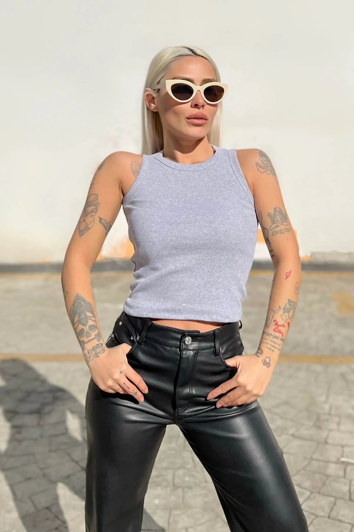 Gri Sıfır Kol Bisiklet Yaka Crop Bluz