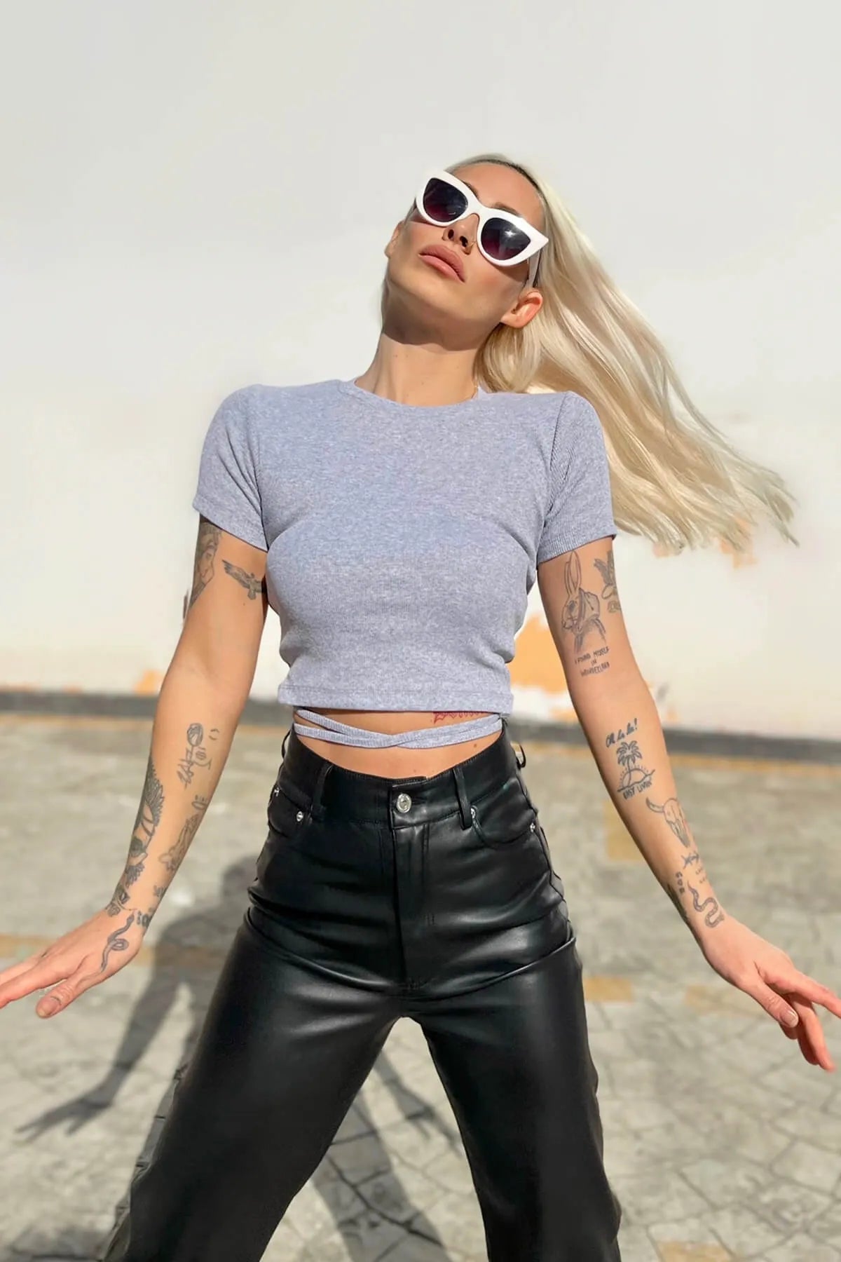 Gri Kısa Kol Biye Bağlamalı Crop Bluz