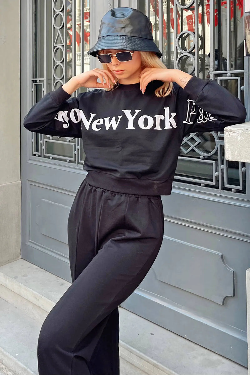 Siyah Önü Ve Kolları Baskılı Kadın Crop Sweatshirt
