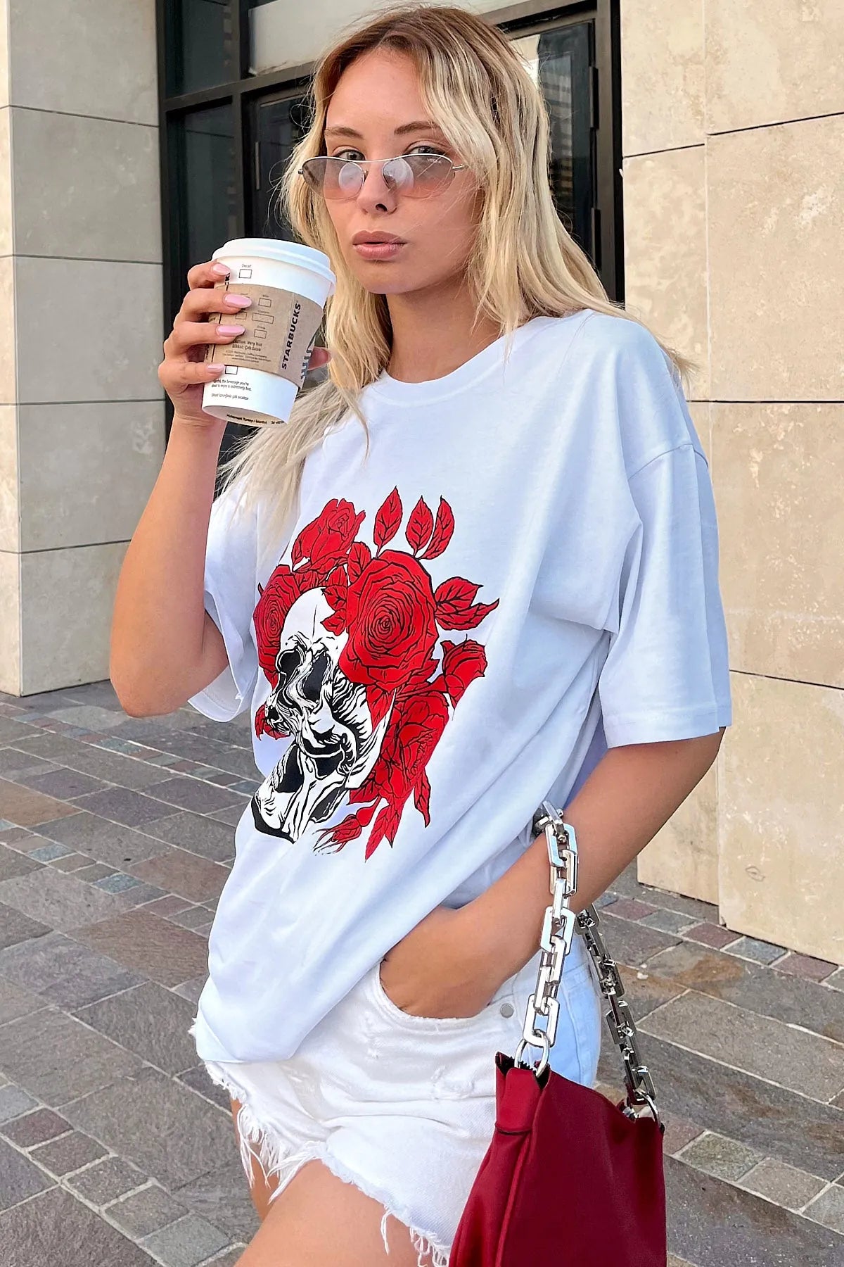Beyaz Kuru Kafa Gül Baskılı Oversize Kadın Tshirt