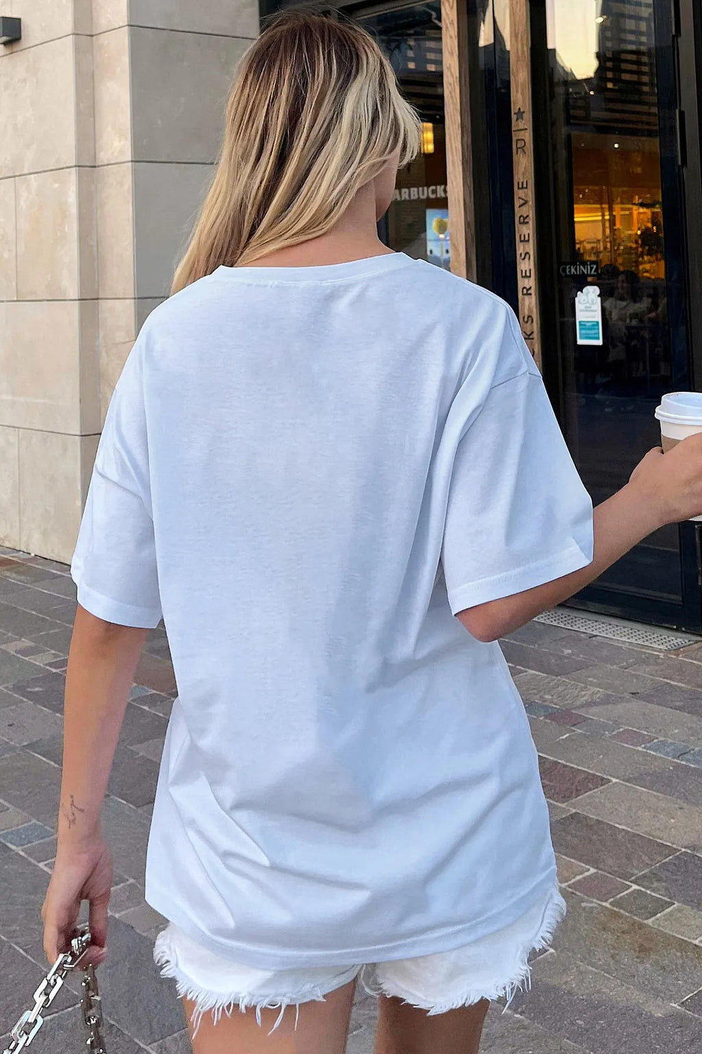 Beyaz Kuru Kafa Gül Baskılı Oversize Kadın Tshirt