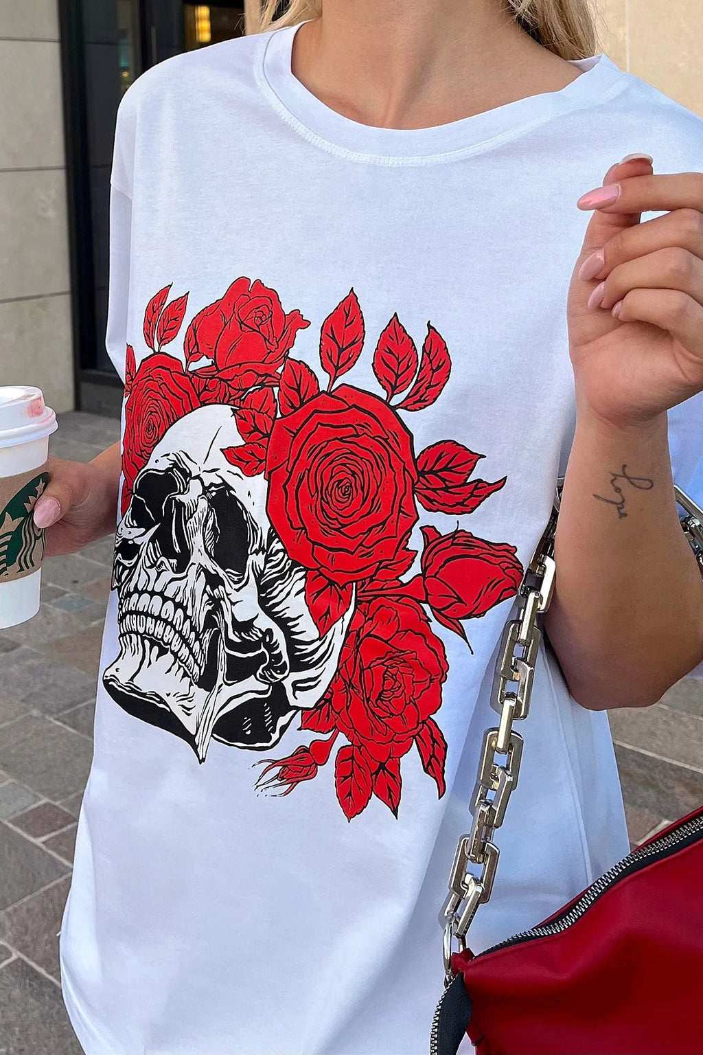 Beyaz Kuru Kafa Gül Baskılı Oversize Kadın Tshirt