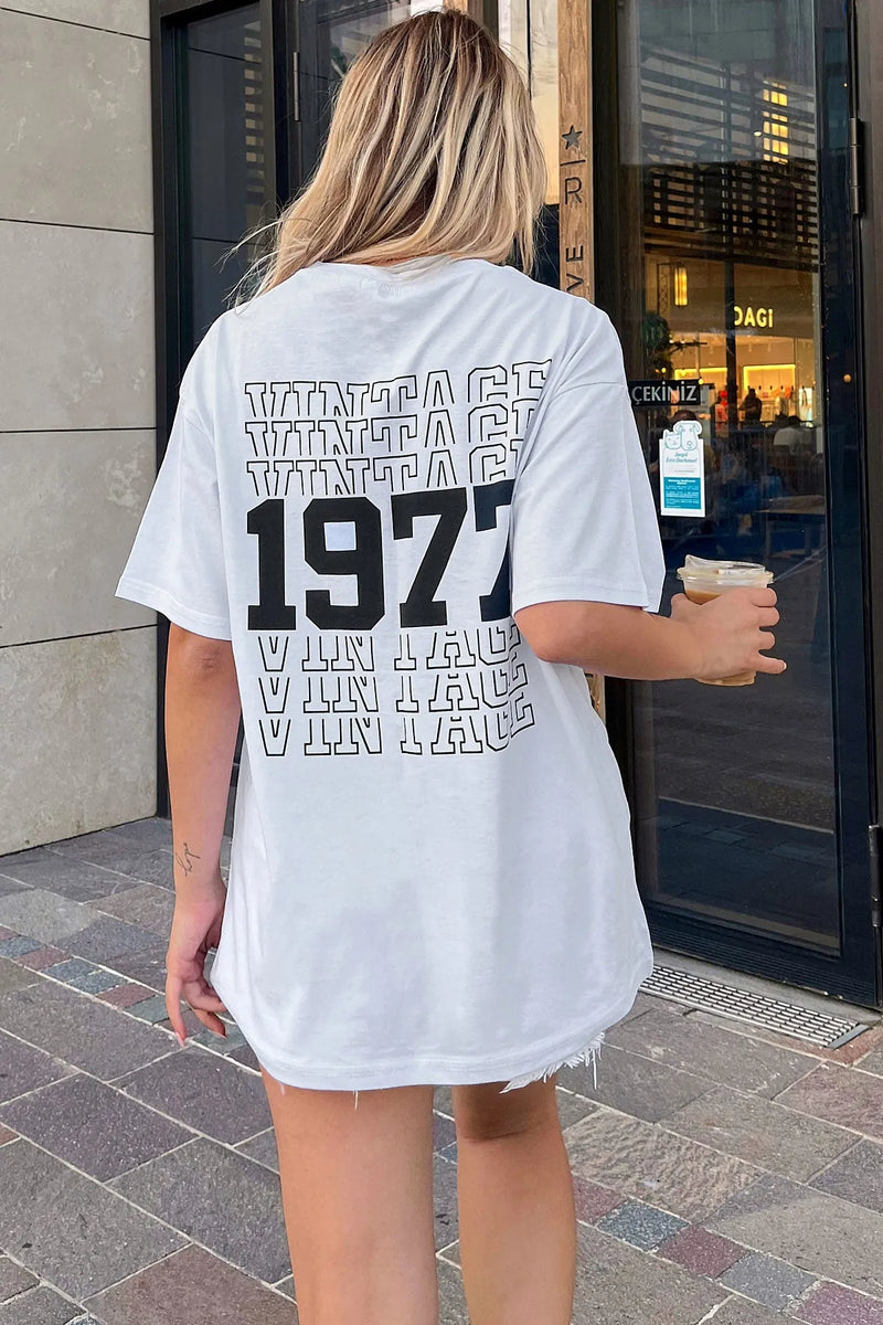 Beyaz Vintage Sırt Baskılı Oversize Kadın Tshirt