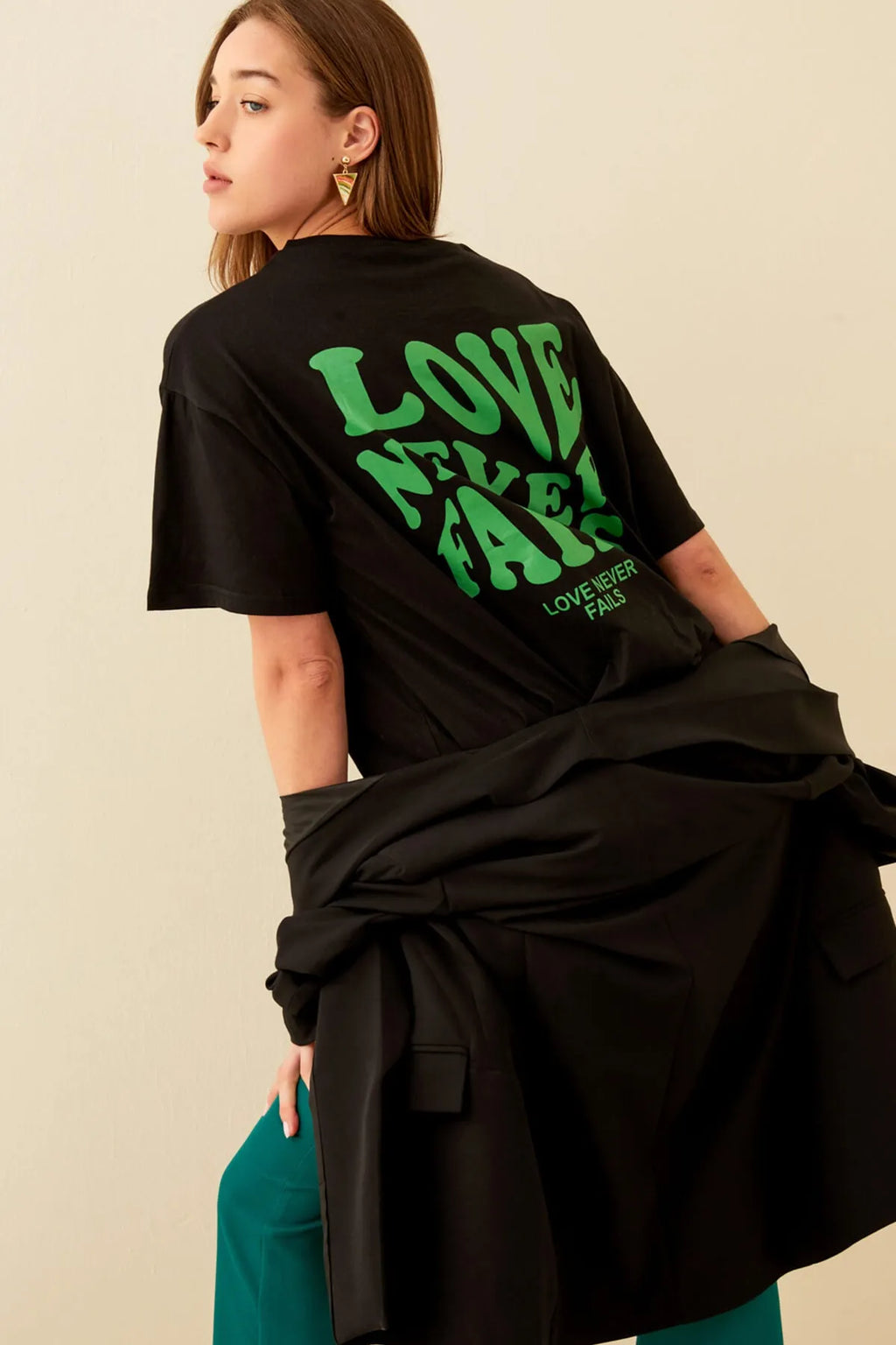 Siyah Love Never Sırt Baskılı Oversize Kadın Tshirt