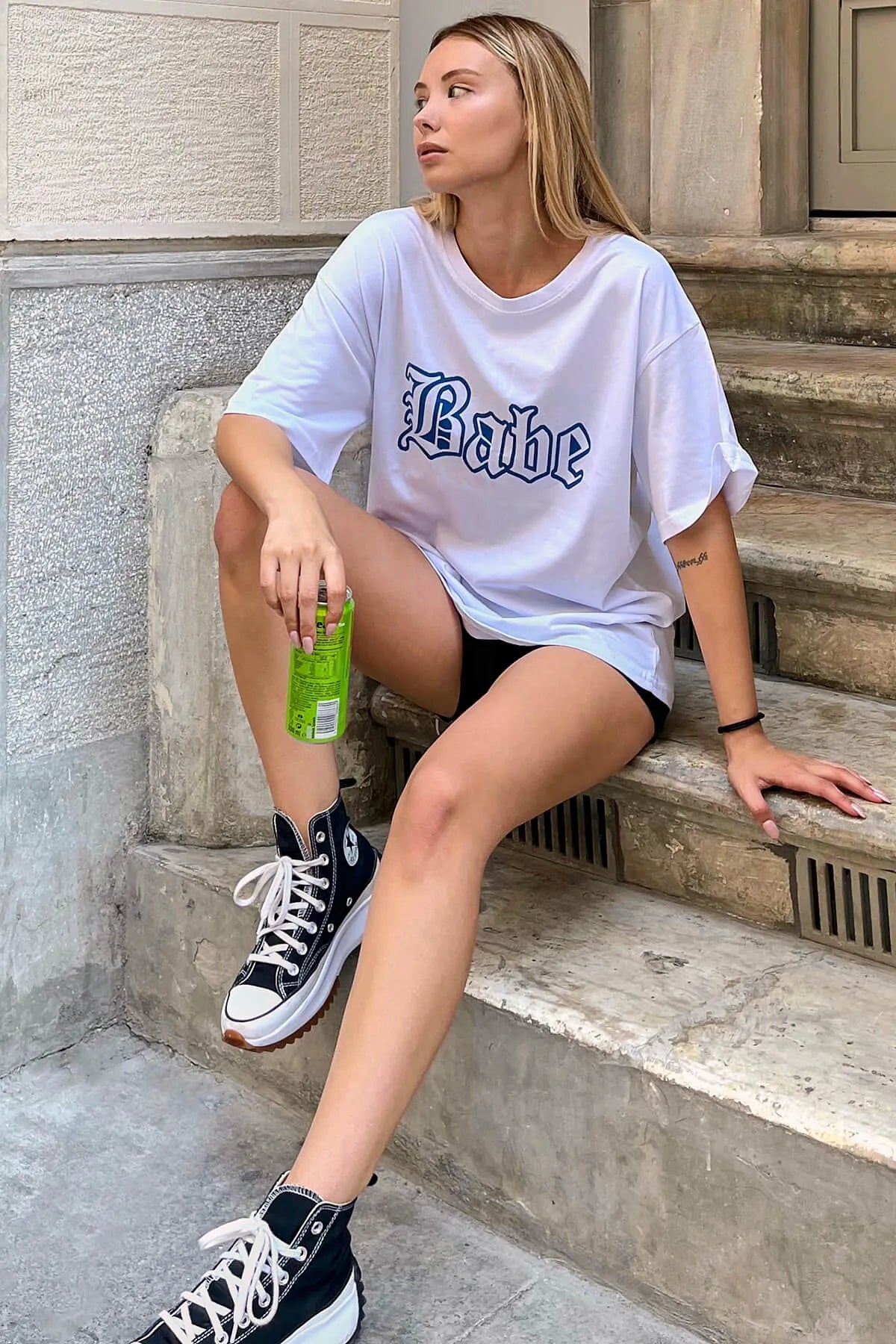 Beyaz Babe Baskılı Oversize Kadın Tshirt