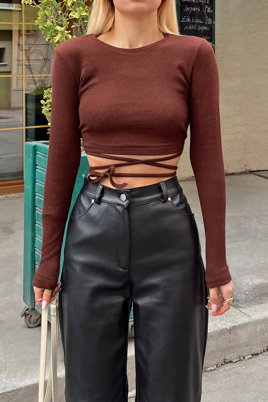 Kahverengi Uzun Kol Biye Bağlamalı Kadın Crop Bluz