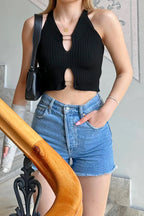 Siyah Metal Aksesuarlı Kadın Triko Crop Top