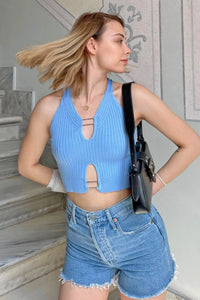 Mavi Metal Aksesuarlı Kadın Triko Crop Top