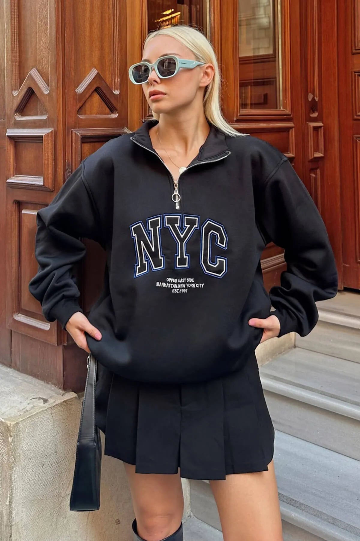 Siyah Dik Yaka Fermuarlı NYC Nakışlı İçi Polarlı Kadın Sweatshirt