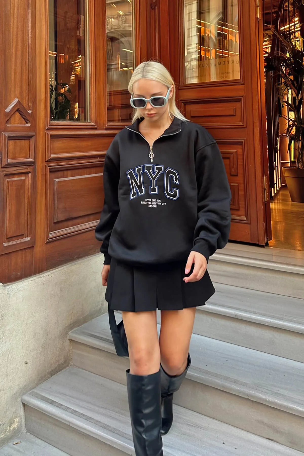 Siyah Dik Yaka Fermuarlı NYC Nakışlı İçi Polarlı Kadın Sweatshirt