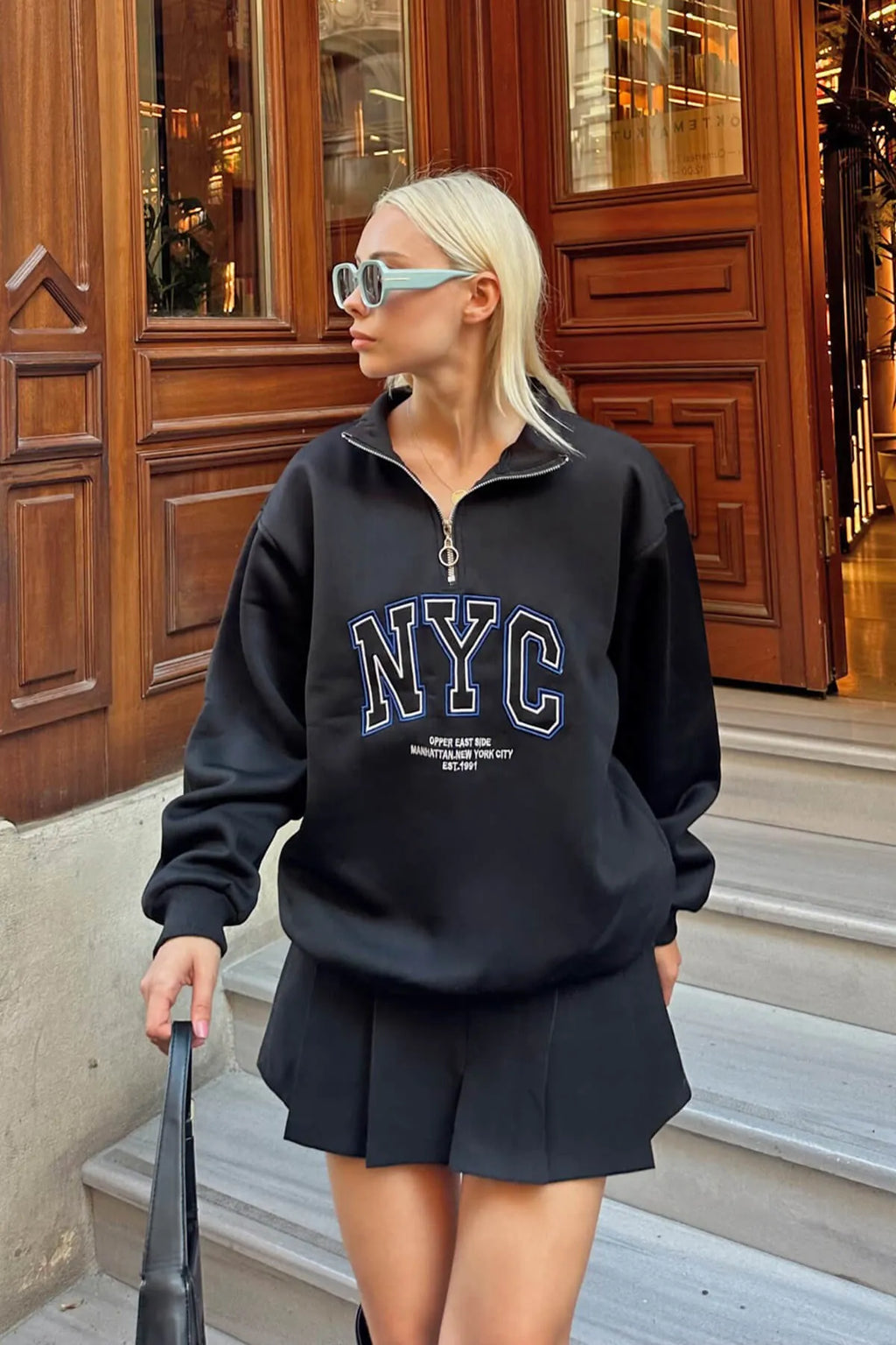 Siyah Dik Yaka Fermuarlı NYC Nakışlı İçi Polarlı Kadın Sweatshirt