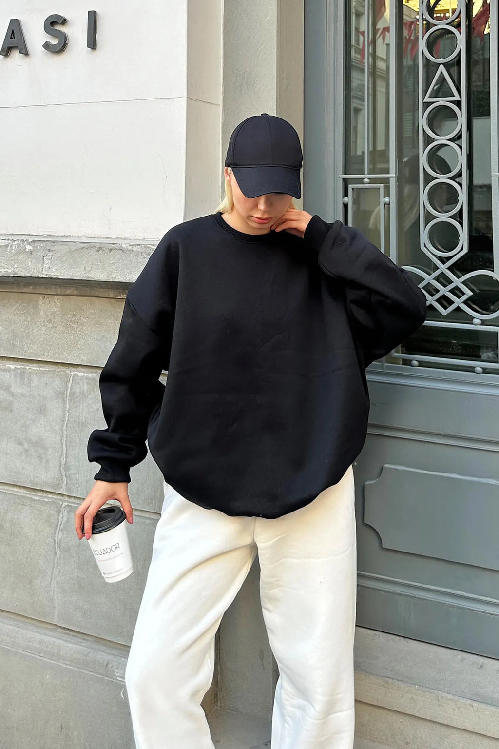 Siyah Oversize Basic Bisiklet Yaka İçi Polarlı Kadın Sweatshirt