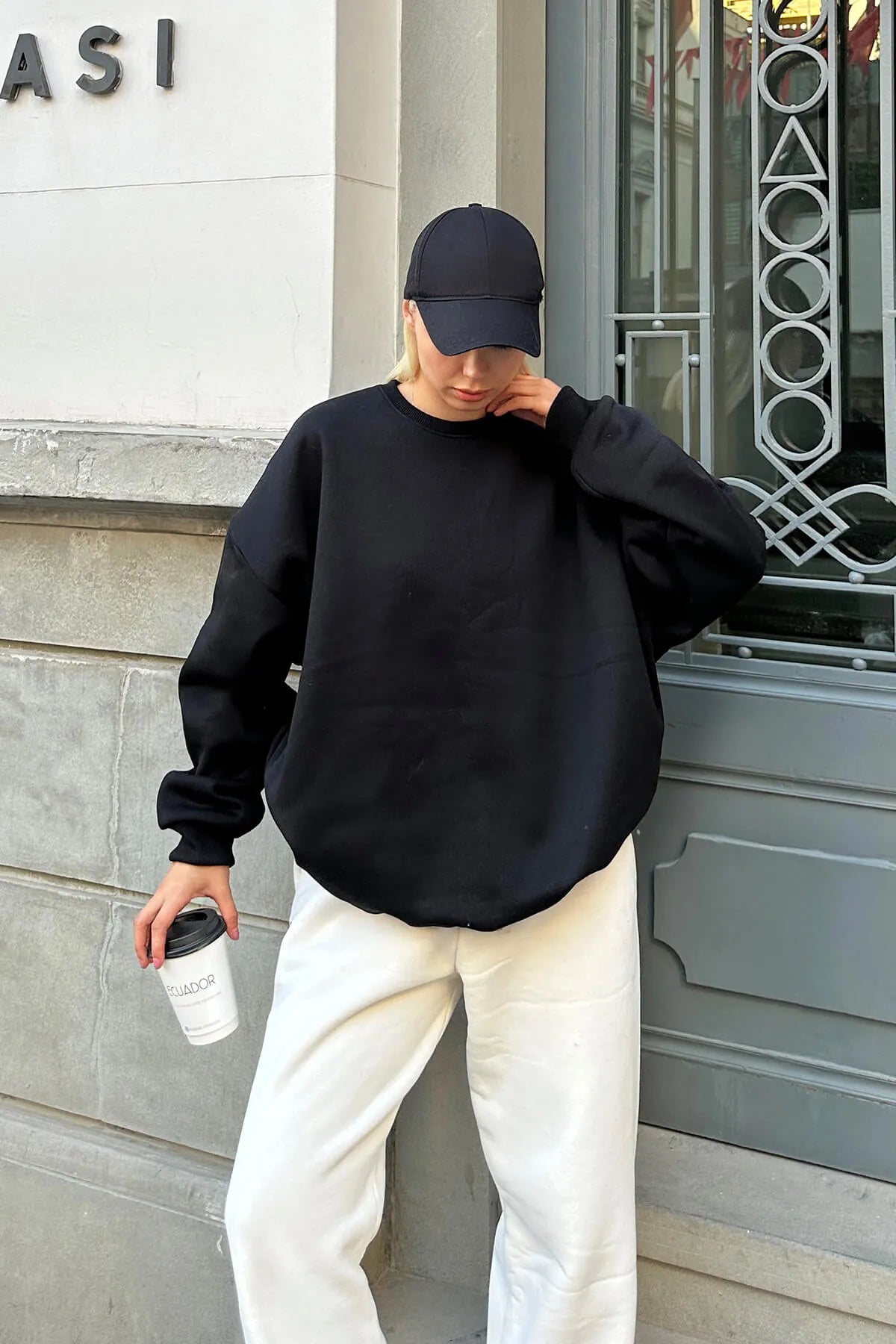Siyah Oversize Basic Bisiklet Yaka İçi Polarlı Kadın Sweatshirt