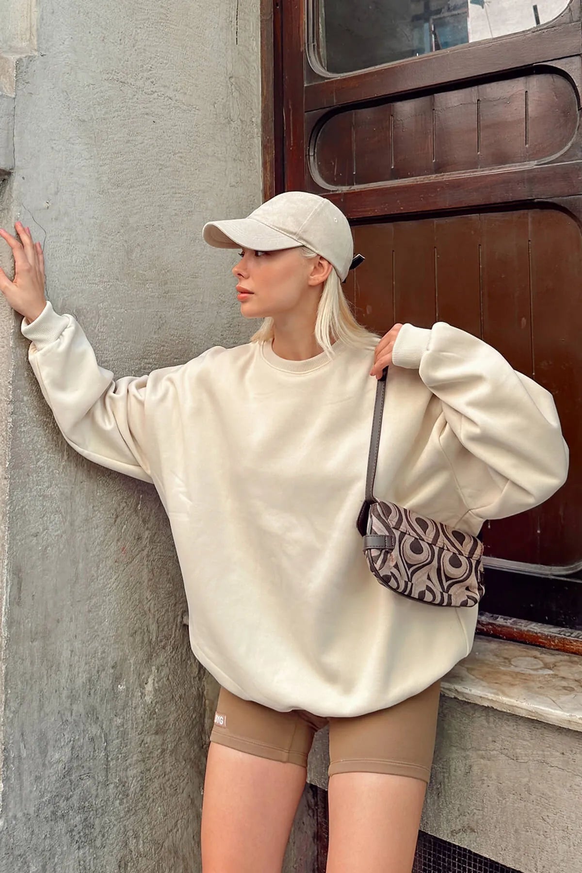 Bej Oversize Basic Bisiklet Yaka İçi Polarlı Kadın Sweatshirt