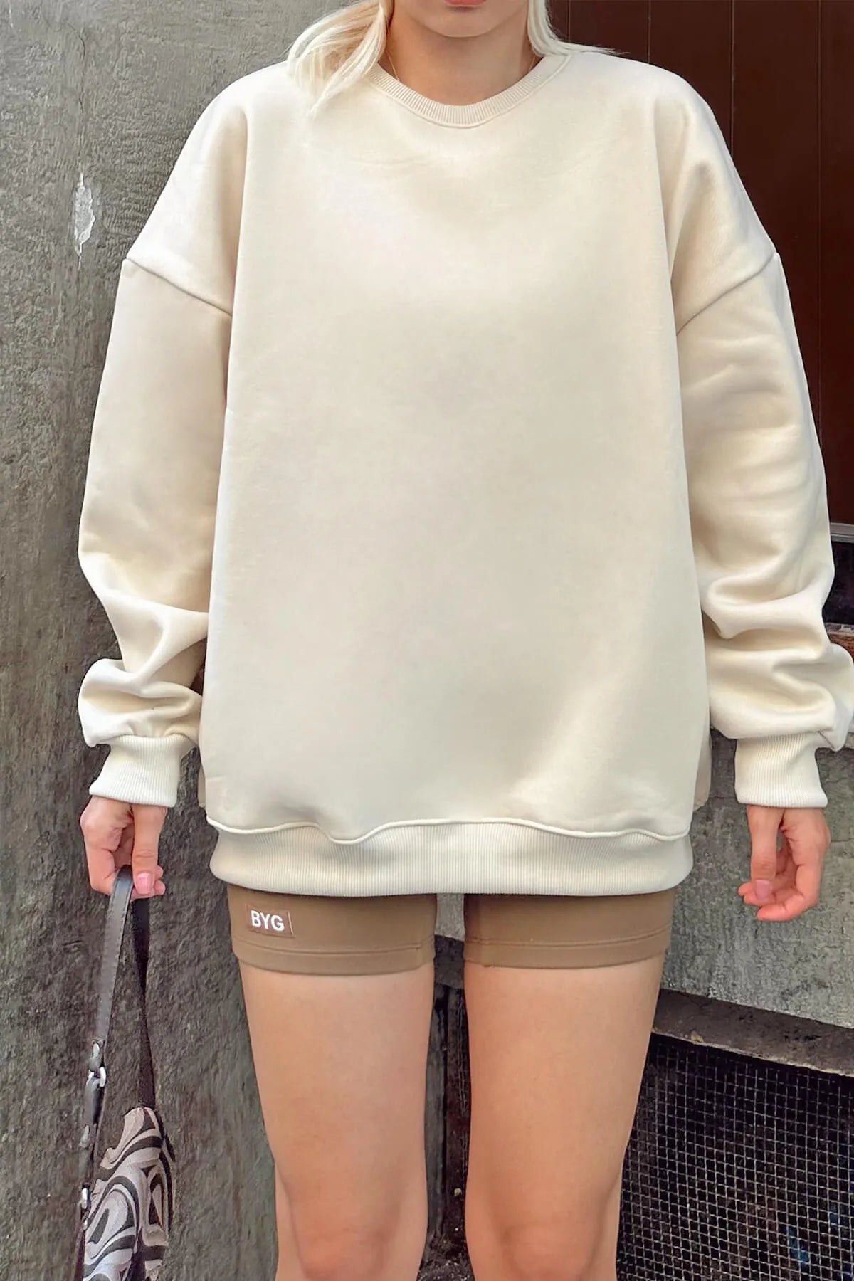 Bej Oversize Basic Bisiklet Yaka İçi Polarlı Kadın Sweatshirt