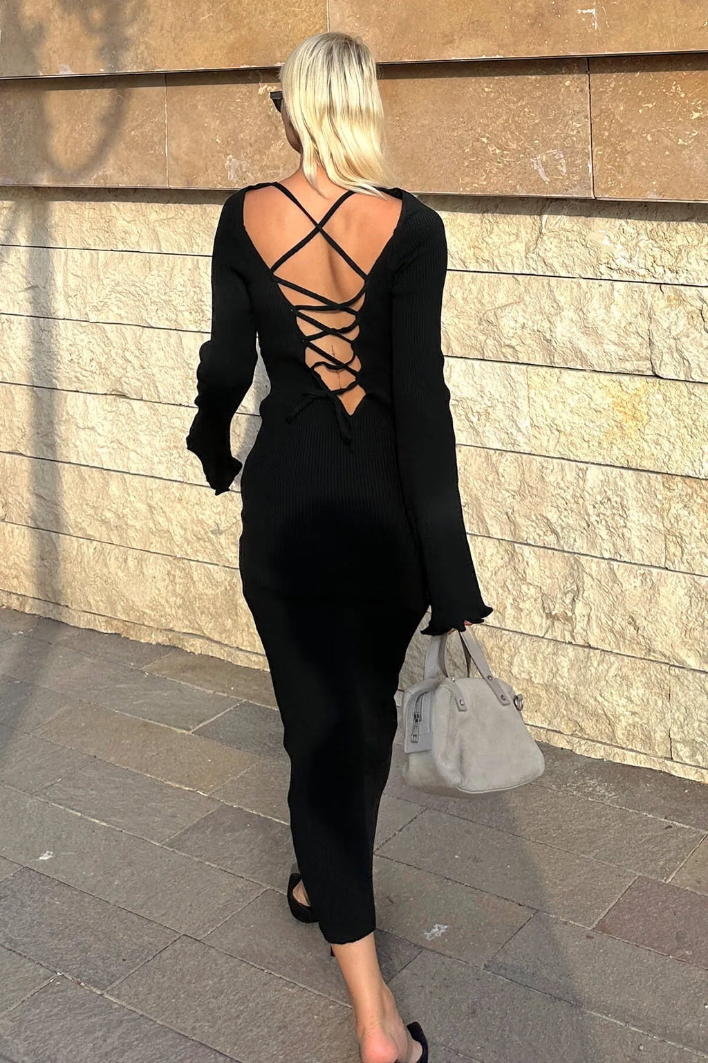 Siyah V Yaka Sırt Çapraz Bağlamalı Kadın Triko Midi Elbise
