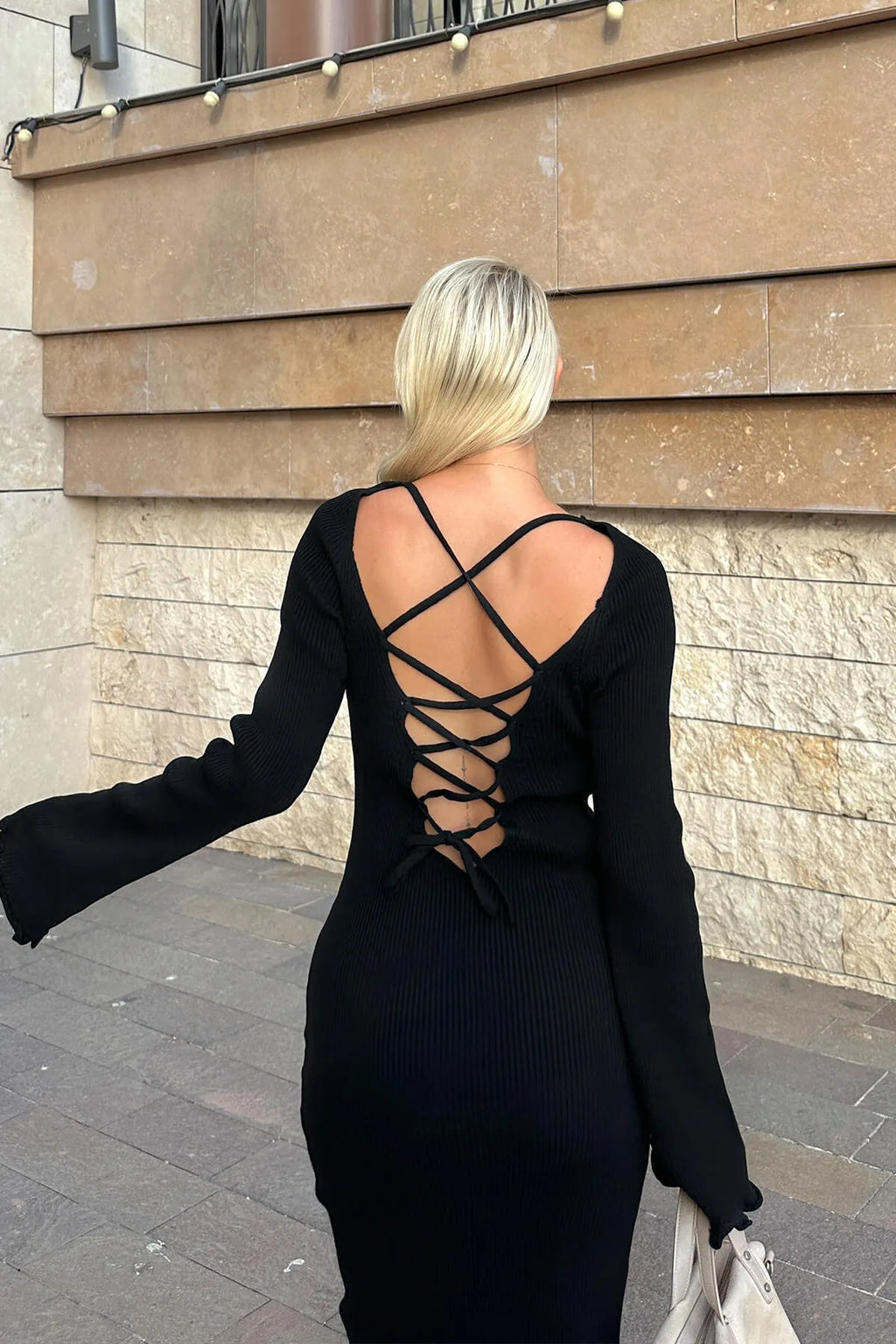 Siyah V Yaka Sırt Çapraz Bağlamalı Kadın Triko Midi Elbise