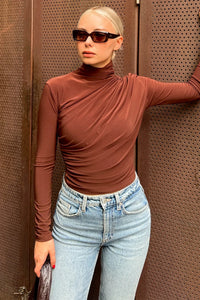 Kahverengi Yarım Balıkçı Omuz ve Bel Drapeli Kadın Bluz Crop