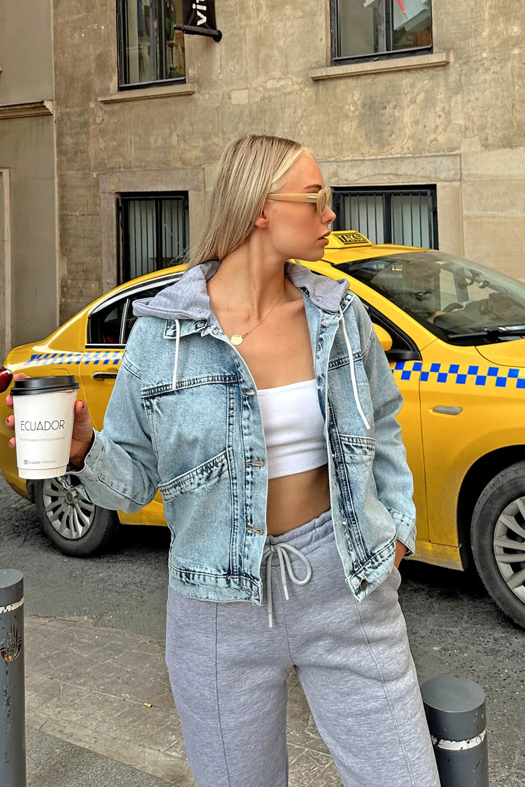 Mavi Kapüşonlu Cepli Kadın Denim Crop Kot Ceket