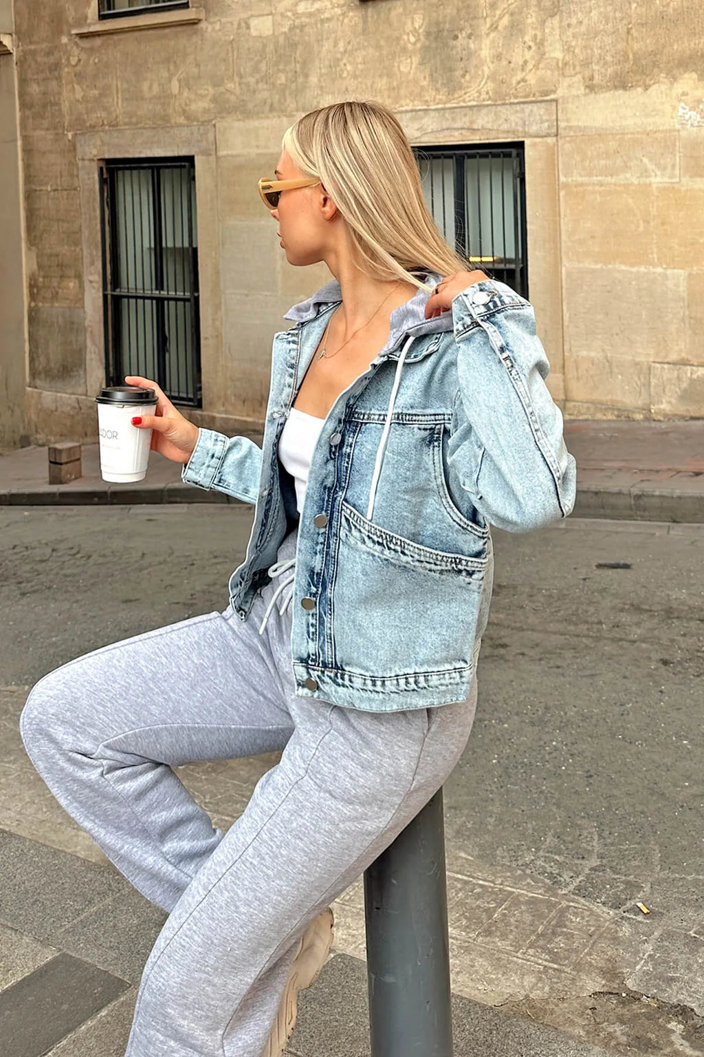 Mavi Kapüşonlu Cepli Kadın Denim Crop Kot Ceket