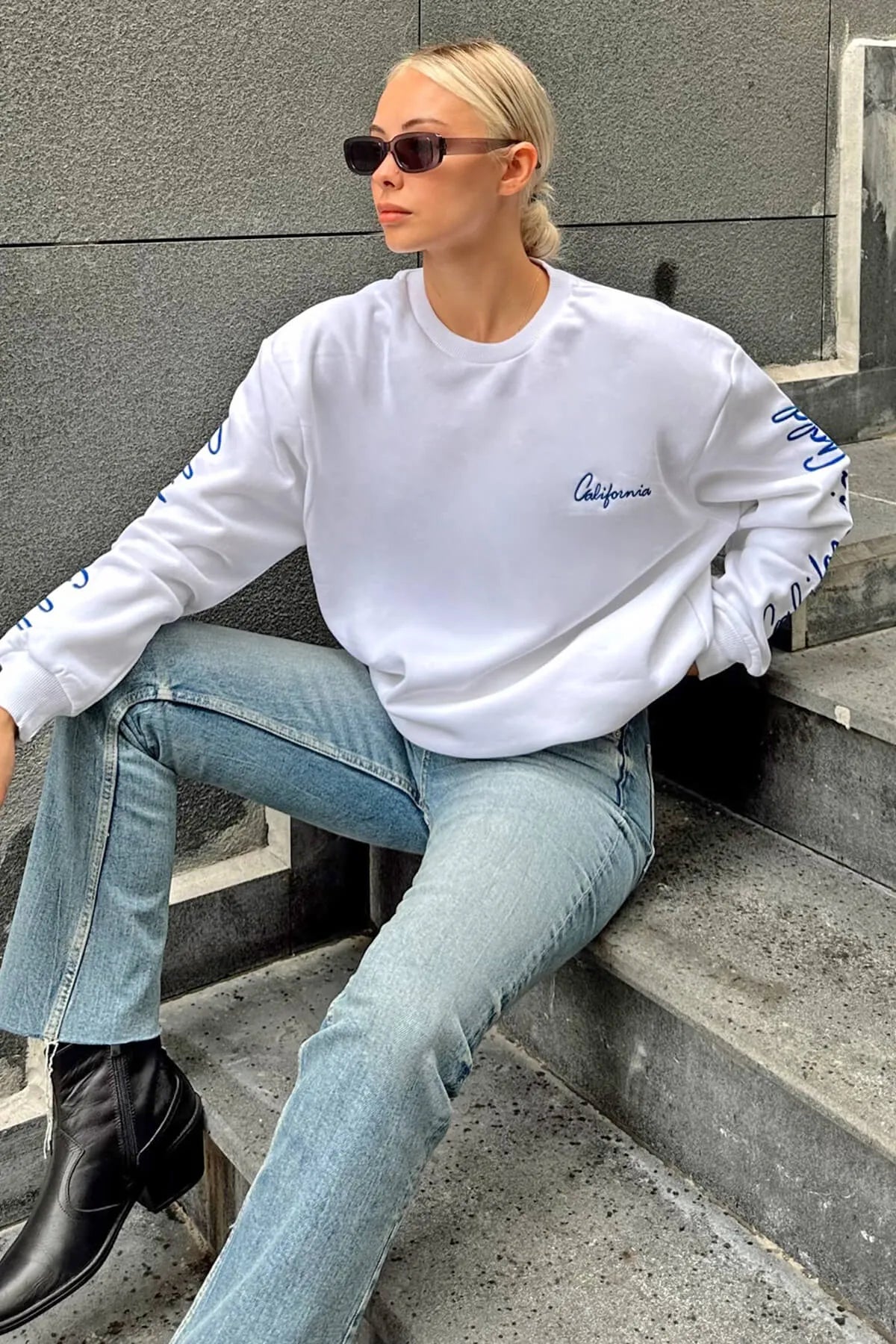 Beyaz Clfrnia Nakışlı Bisiklet Yaka İçi Polarlı Kadın Sweatshirt