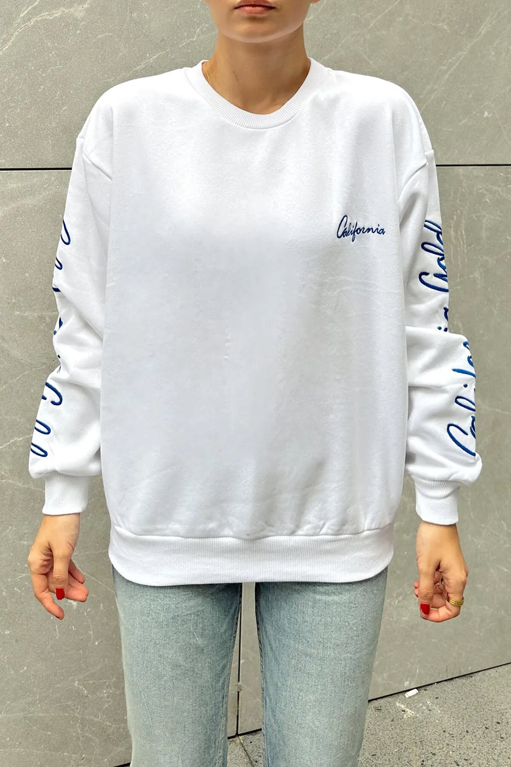 Beyaz Clfrnia Nakışlı Bisiklet Yaka İçi Polarlı Kadın Sweatshirt