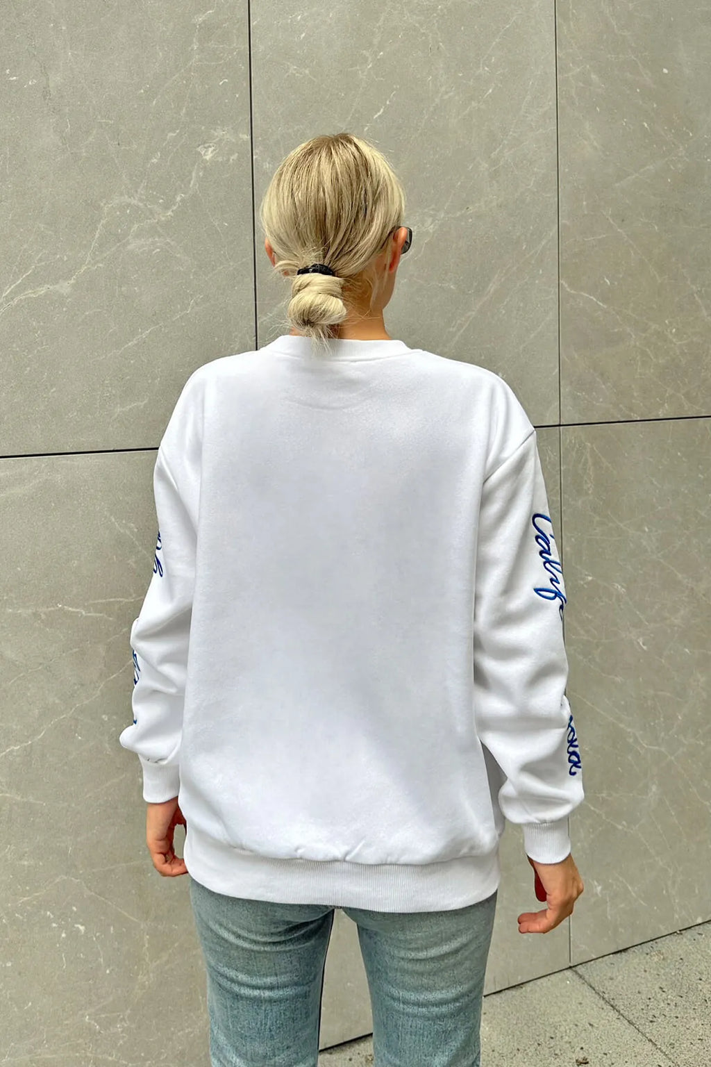 Beyaz Clfrnia Nakışlı Bisiklet Yaka İçi Polarlı Kadın Sweatshirt