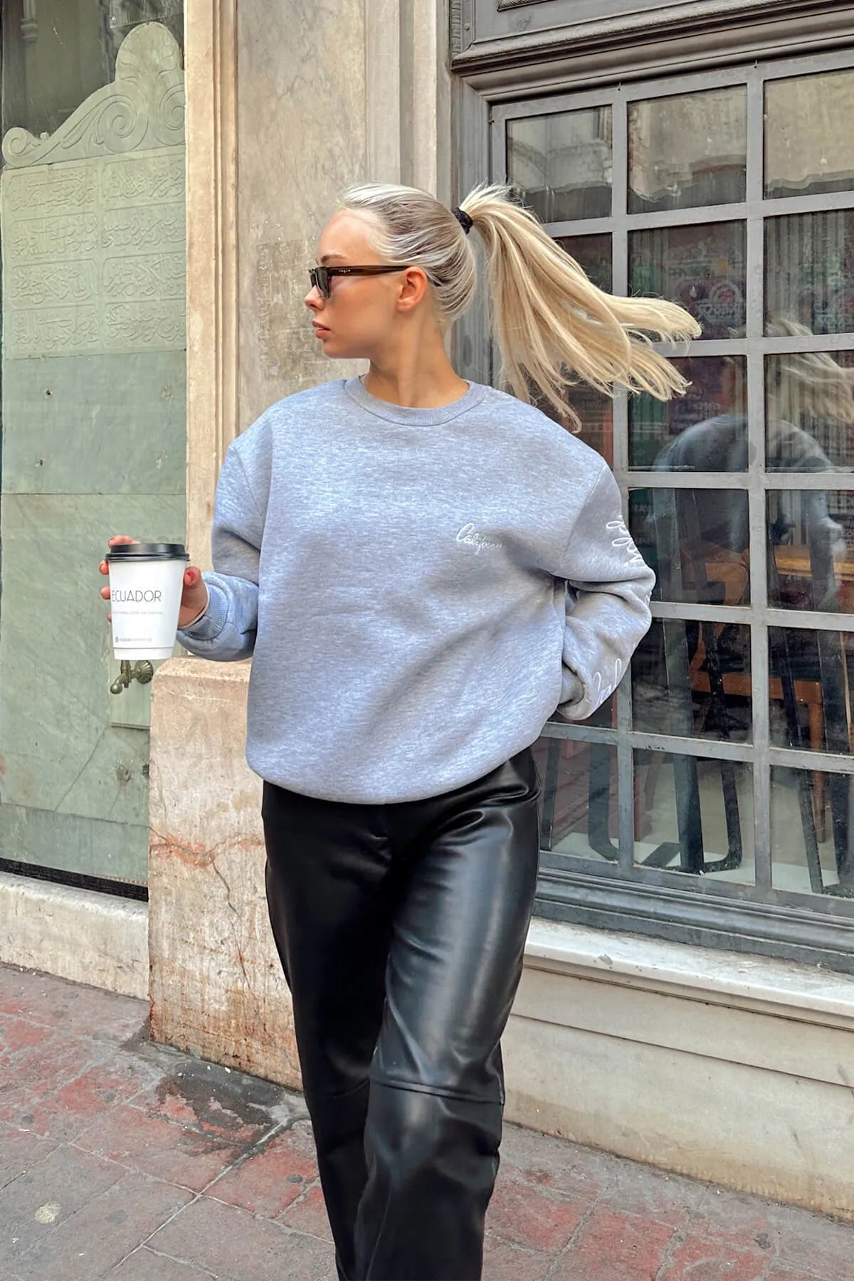 Gri Clfrnia Nakışlı Bisiklet Yaka İçi Polarlı Kadın Sweatshirt