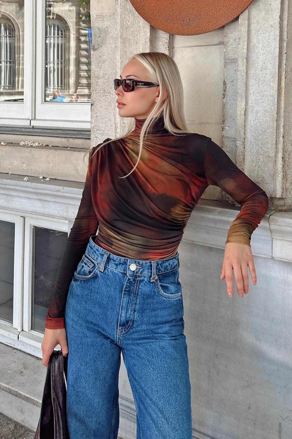 Turuncu Batik Desen Yarım Balıkçı Omuz ve Bel Drapeli Kadın Bluz Crop