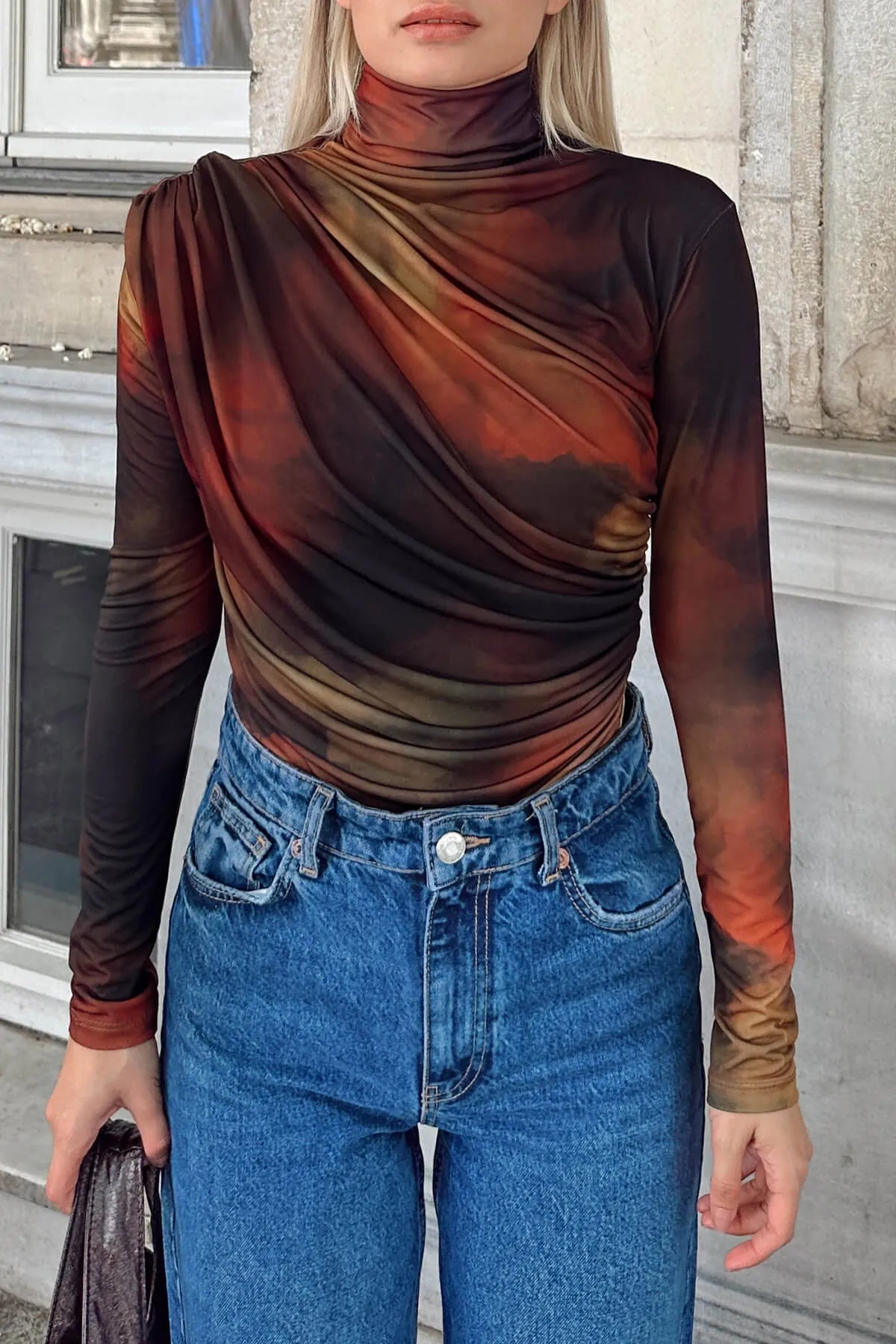 Turuncu Batik Desen Yarım Balıkçı Omuz ve Bel Drapeli Kadın Bluz Crop