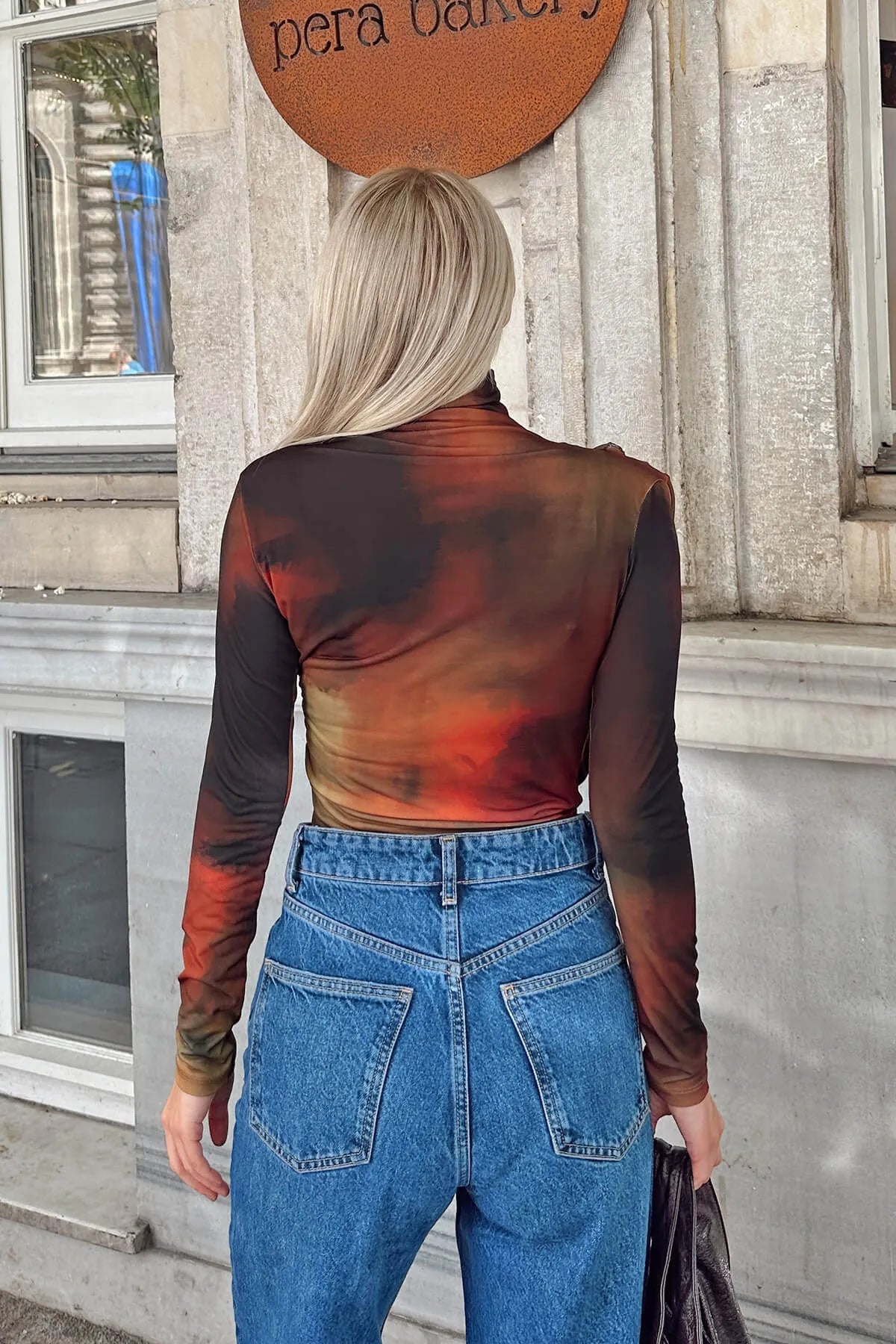 Turuncu Batik Desen Yarım Balıkçı Omuz ve Bel Drapeli Kadın Bluz Crop