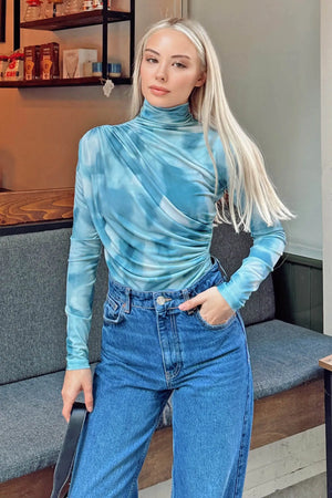Mavi Batik Desen Yarım Balıkçı Omuz ve Bel Drapeli Kadın Bluz Crop