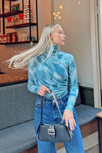 Mavi Batik Desen Yarım Balıkçı Omuz ve Bel Drapeli Kadın Bluz Crop