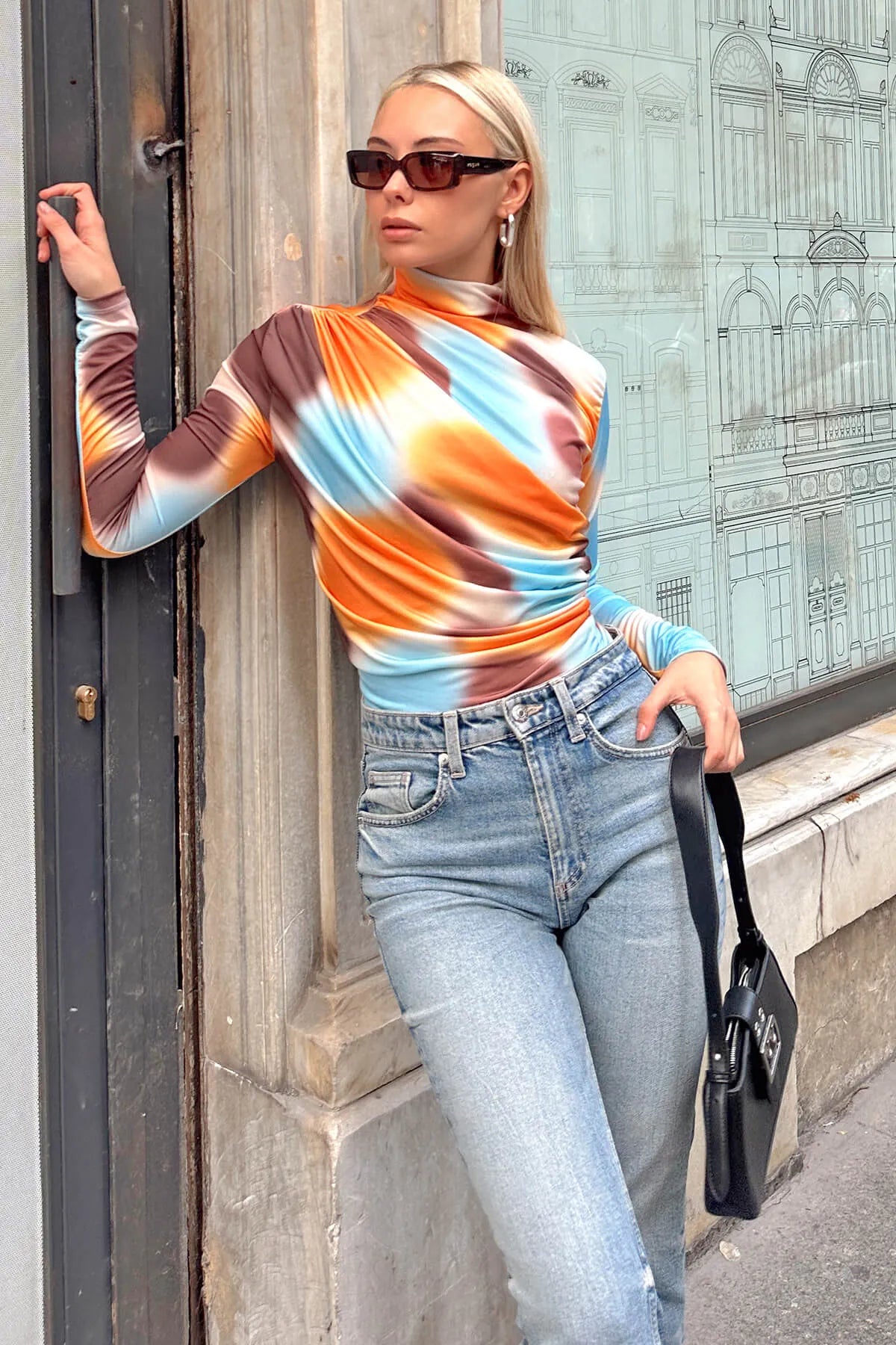 Sarı Batik Desen Yarım Balıkçı Omuz ve Bel Drapeli Kadın Bluz Crop