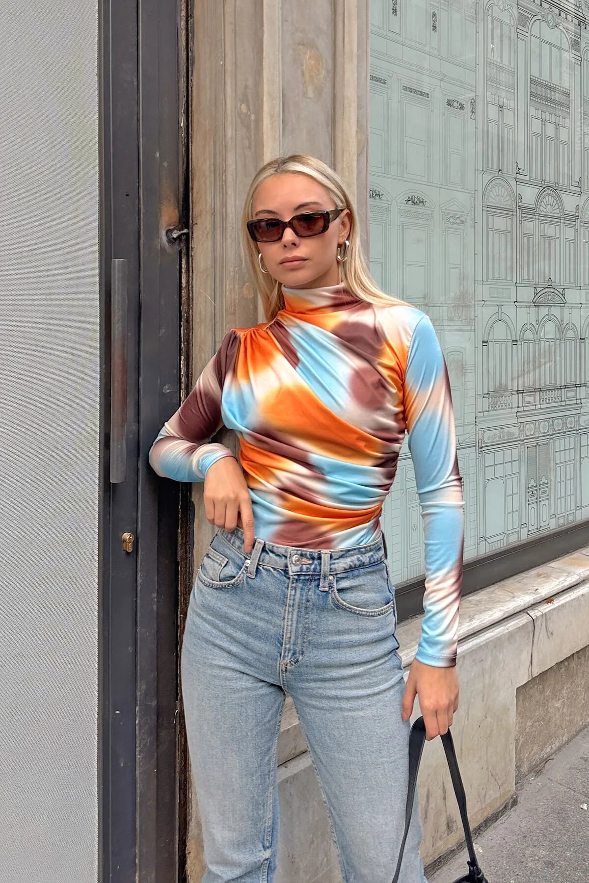 Sarı Batik Desen Yarım Balıkçı Omuz ve Bel Drapeli Kadın Bluz Crop