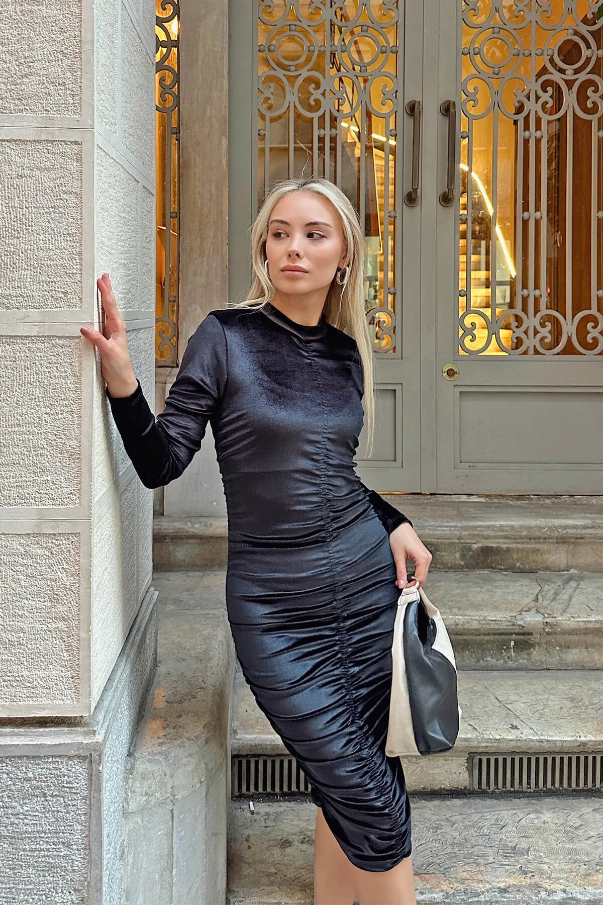 Siyah Kadife Yarım Balıkçı Full Drapeli Kadın Mini Elbise